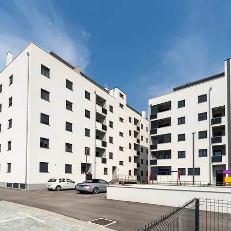 Roni + Besplatan Parking Apartamento *