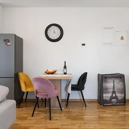 Roni + Besplatan Parking *