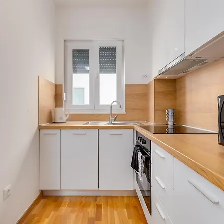 Апартаменты Roni + Besplatan Parking *