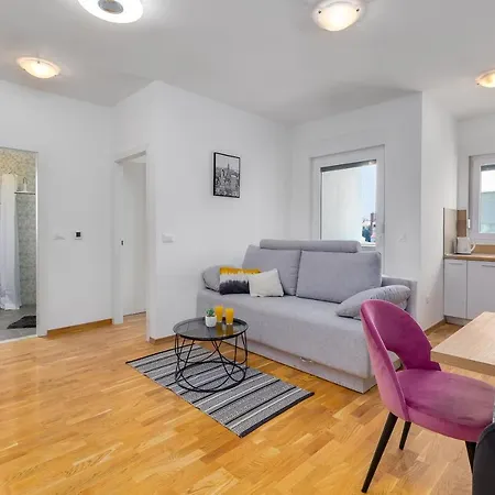 Roni + Besplatan Parking Appartement
