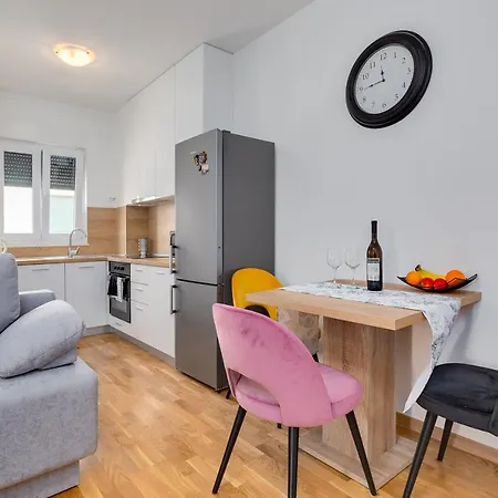 Appartement Roni + Besplatan Parking Zadar