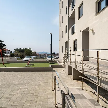 Roni + Besplatan Parking * Zadar