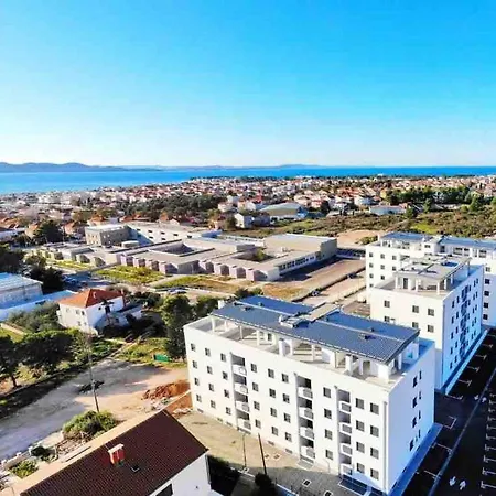 Roni + Besplatan Parking *