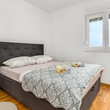 Roni + Besplatan Parking Appartement