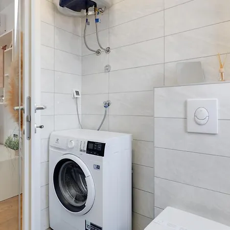 Roni + Besplatan Parking Apartman Zadar