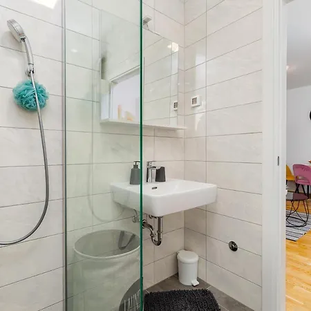 Roni + Besplatan Parking Apartman Zadar