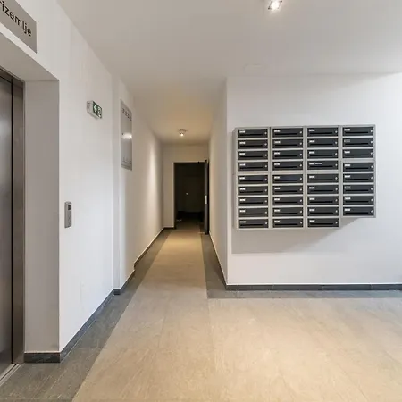 Roni + Besplatan Parking * Задар