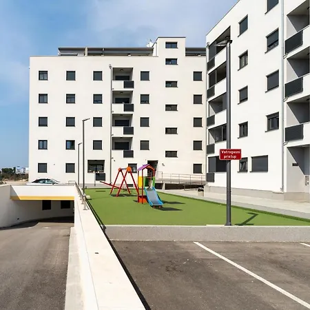 Roni + Besplatan Parking Apartman Zadar