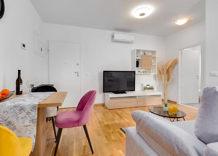 Roni + Besplatan Parking