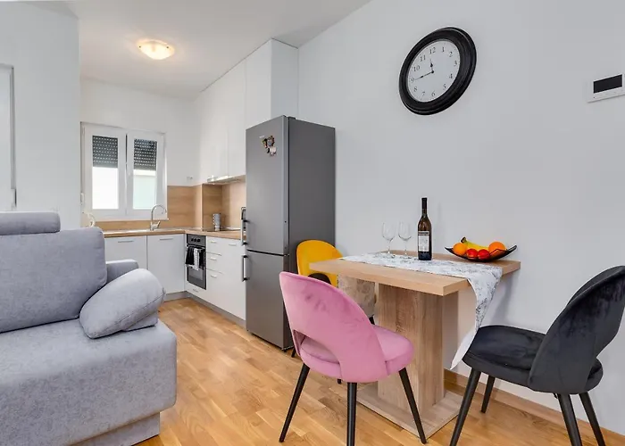 Apartment Roni + Besplatan Parking Zadar