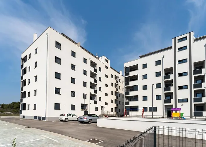 Roni + Besplatan Parking Apartment *