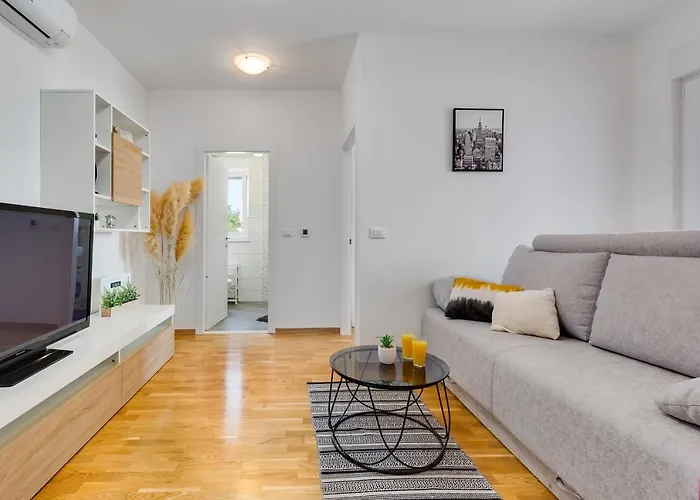 Roni + Besplatan Parking * Zadar