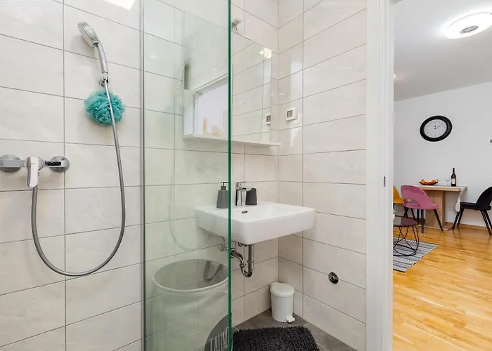 Roni + Besplatan Parking Apartment Zadar