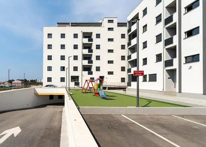 Roni + Besplatan Parking Apartment Zadar